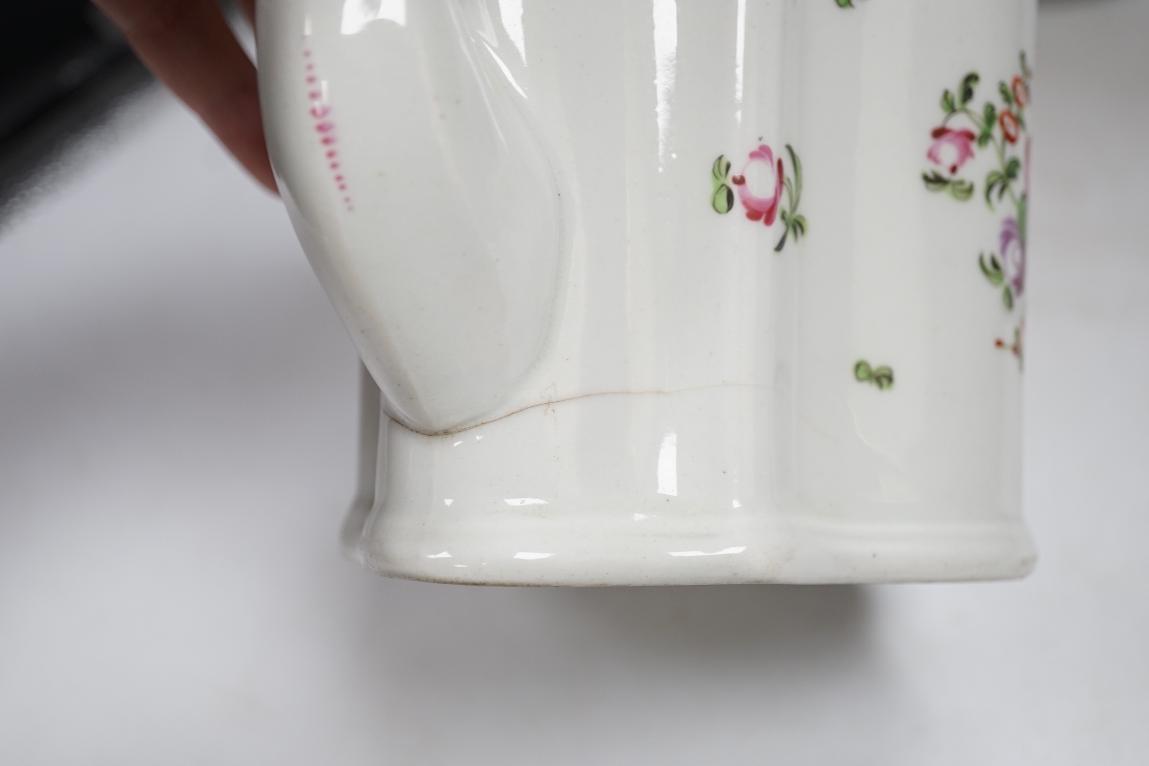 A thirteen piece New Hall porcelain part tea set, ‘knitting wool’ pattern number 195
